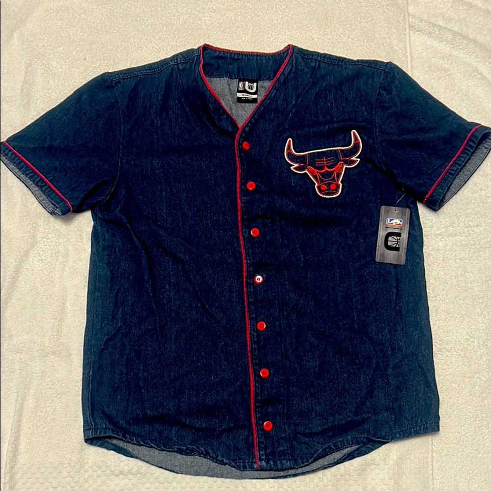 NWT Vintage Chicago Bulls Denim Short Sleeve  Button Up shirt woman’s size XL